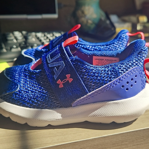 Worn 5 times - New Under Armour Surge Toddler Slip On Running Shoe - Picture 3 of 7